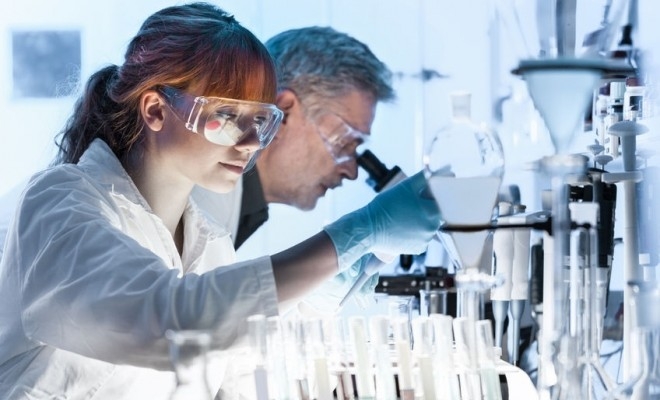 În UE, femeile reprezintă aproximativ jumătate dintre angajații din domeniul științei și tehnologiei