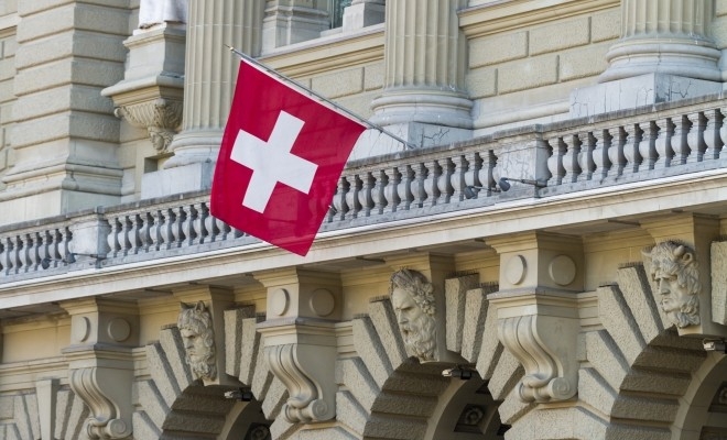 Guvernul elvețian intenționează să includă disponibilitatea numerarului în Constituție