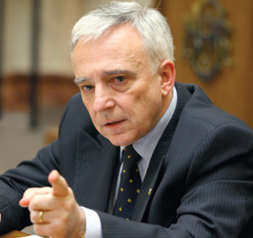 Mugur Isărescu, guvernatorul BNR